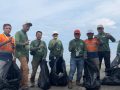 PT CNI Gelar Aksi Bersih Pantai di Wolo, Dalam Rangka Hari Bumi