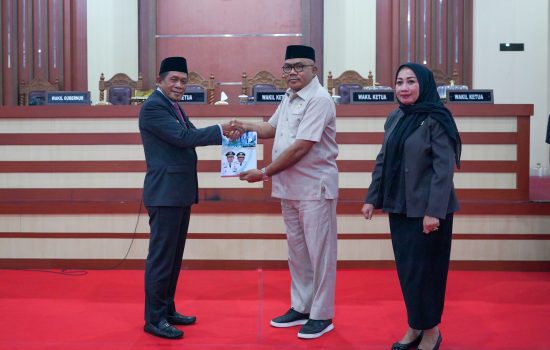 Wagub Sultra Serahkan RPJMD 2025-2029 ke DPRD