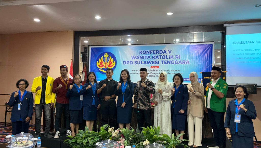 Suasana penuh kebersamaan pada pembukaan Konferda V WKRI DPD Sultra di Hotel Zenith, Kendari, dihadiri oleh pengurus, pemerintah daerah, tokoh gereja, dan anggota WKRI se-Sulawesi Tenggara, Sabtu (10/5).