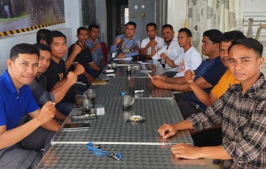 Puluhan Karyawan PDAM Tirta Lamaindo Busel Tuntut Gaji yang Tertunda Selama 4 Tahun