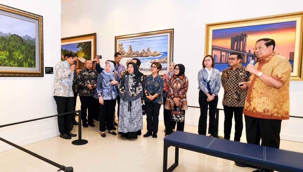 Sambut KemenEkraf di Cikeas Art Gallery SBY Jelaskan Karya Lukisan, Musik, Puisi Hingga Novel