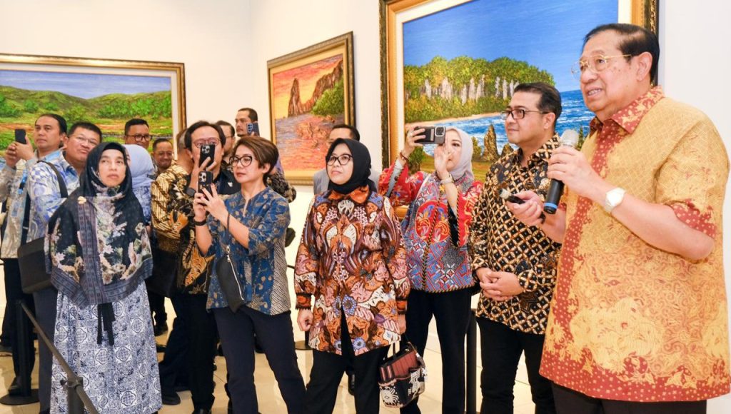 Sambut KemenEkraf di Cikeas Art Gallery SBY Jelaskan Karya Lukisan, Musik, Puisi Hingga Novel