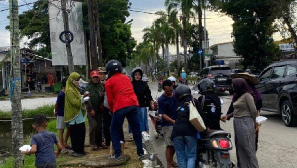 DPK GMNI STMIK Bina Bangsa Kendari Gelar Bakti Sosial