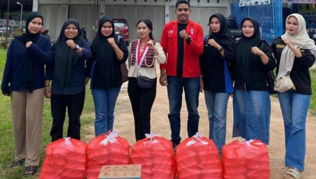 DPK GMNI STMIK Bina Bangsa Kendari Gelar Bakti Sosial