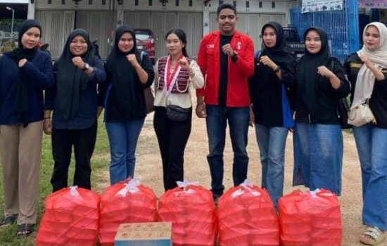 DPK GMNI STMIK Bina Bangsa Kendari Gelar Bakti Sosial