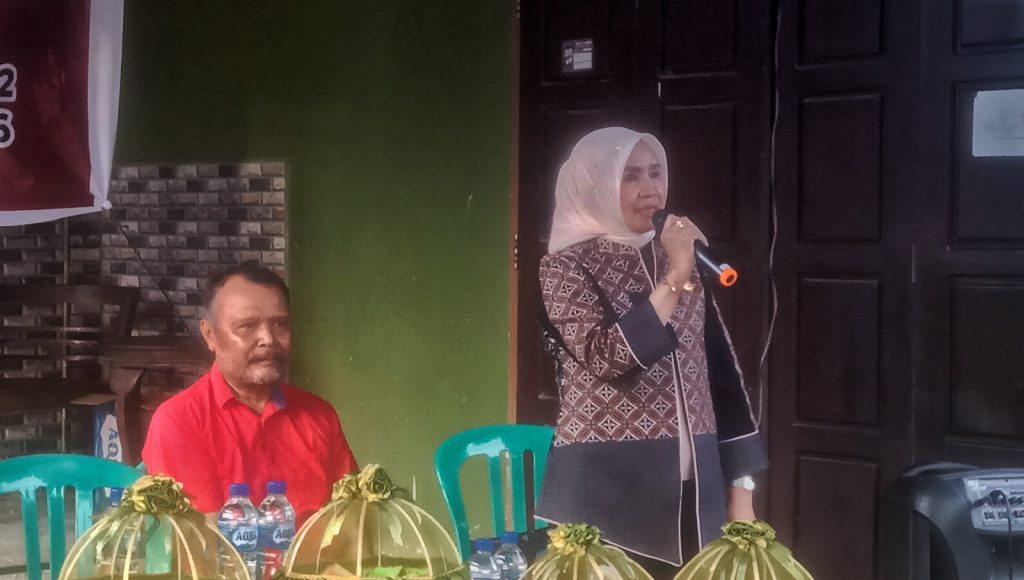 Reses di Punggolaka, Gunartin Serap Aspirasi Soal Paving Block dan Penerangan Jalan