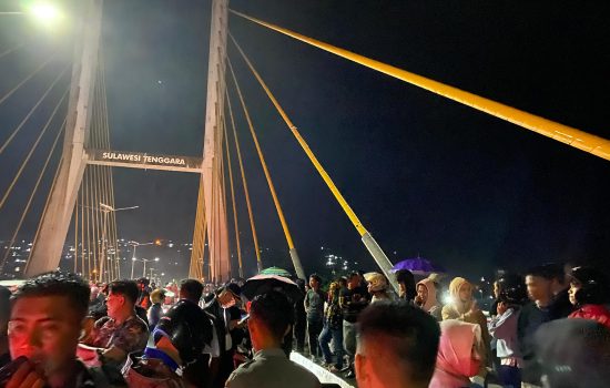 Warga Temukan Motor dan Sandal di Jembatan Teluk Kendari, Diduga Pemiliknya Melompat ke Laut
