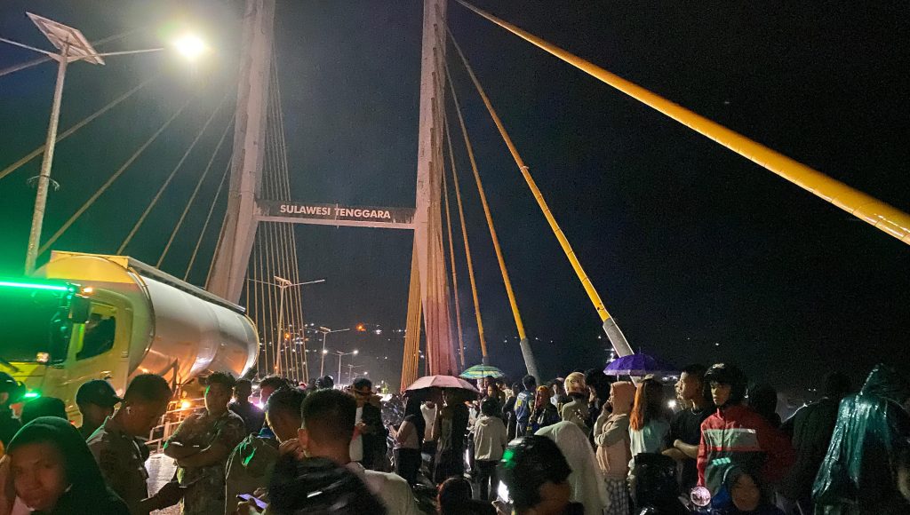 Rekaman CCTV Ungkap Dugaan Aksi Melompat dari Jembatan Teluk Kendari