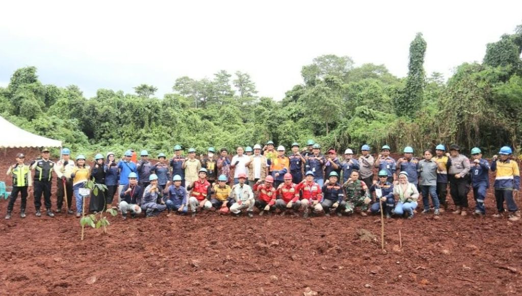 PT Antam Tbk UBP Nikel Kolaka Rayakan Hari Lingkungan Hidup Sedunia dengan Penanaman Ribuan Pohon