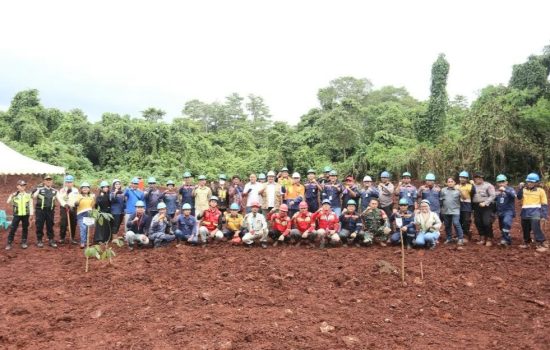 PT Antam Tbk UBP Nikel Kolaka Rayakan Hari Lingkungan Hidup Sedunia dengan Penanaman Ribuan Pohon