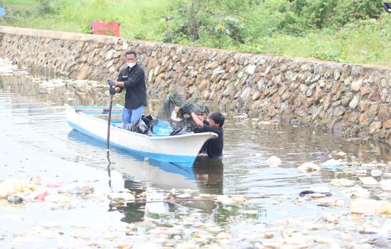 PT Antam Tbk Terus Dukung Kegiatan Bersih-Bersih Pantai dan di Pasar Pomalaa
