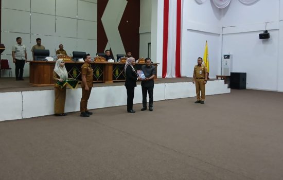 Pemkot Serahkan Raperda Pertanggungjawaban APBD 2024 ke DPRD Kota Baubau