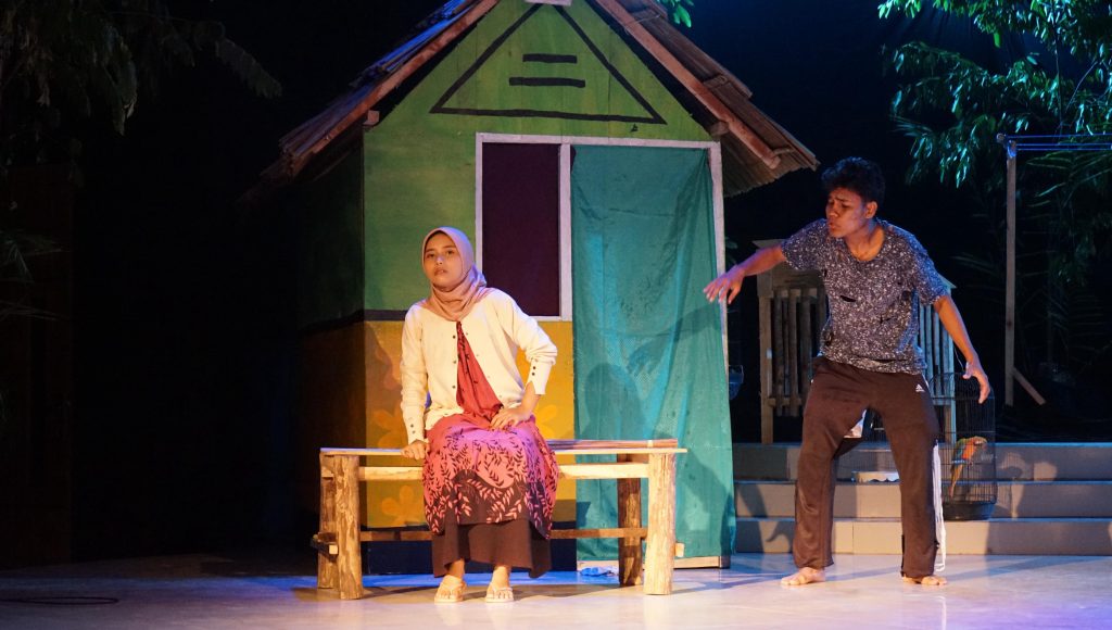 Utai: Sosok Pandir yang Tak Bisa Diremehkan di Pementasan Drama Malam Jahanam