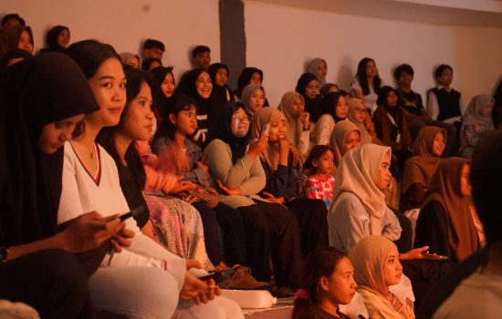 Panas Sempit dan Meledak: Nuansa yang Menghantui Pementasan Drama Malam Jahanam