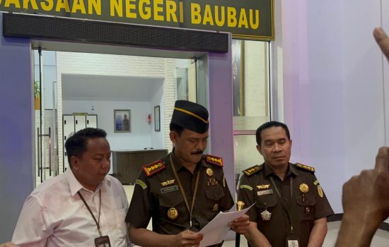 Kejari Tetapkan Dua Pejabat Inspektorat Baubau Tersangka Tipikor Pengadaan Software