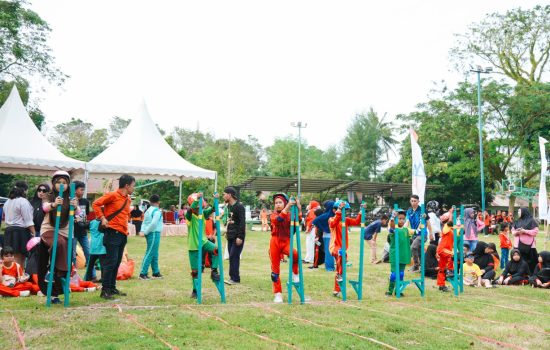 Antam Kolaka Lestarikan Budaya Lokal Melalui Fun Games Tradisional