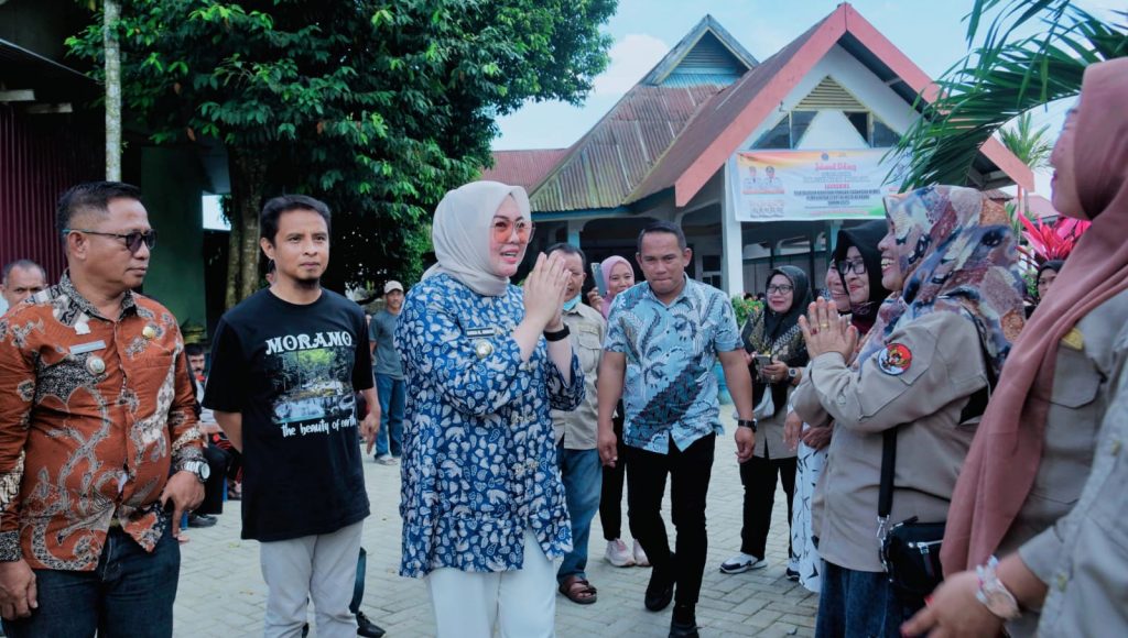Pemkot Kendari Salurkan Cadangan Beras Pemerintah pada 4.464 KPM di Kecamatan Puuwatu