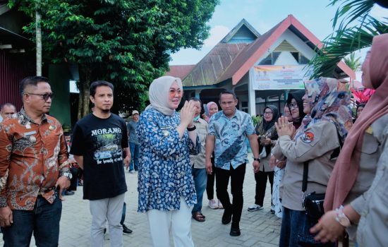 Pemkot Kendari Salurkan Cadangan Beras Pemerintah pada 4.464 KPM di Kecamatan Puuwatu