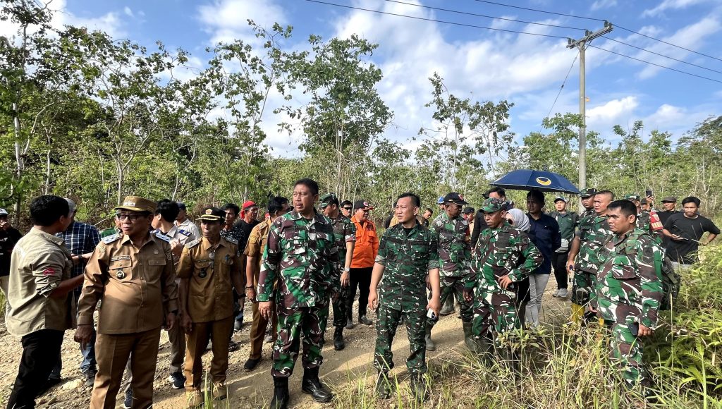 Tinjau Lahan Pembangunan Brigif dan Yonif, Dandim 1412/Kolaka Dampingi Tim Dari Kemenhan