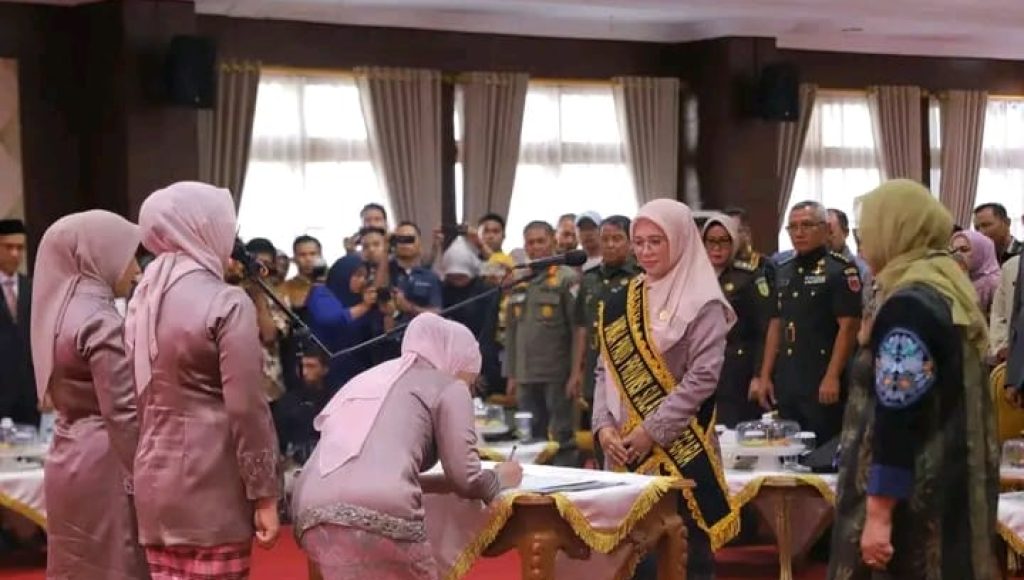 Gubernur Sultra Kukuhkan Arinta Jadi Bunda PAUD dan Literasi Provinsi