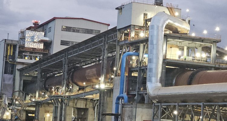 Kabut Lembut di Tanah Ceria: Kepulan Asap di Smelter Tertangani dengan Harmoni