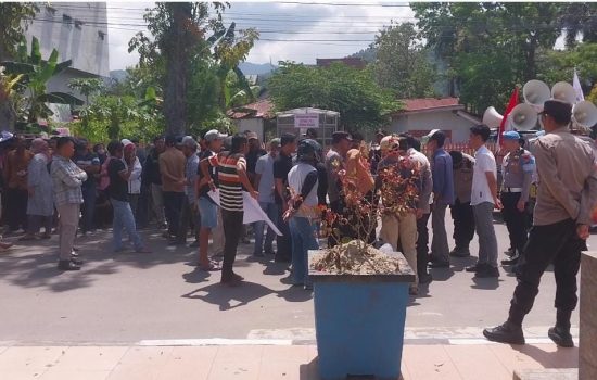 Warga Desak Polisi Tangkap Kades Konaweha Dugaan Pemalsuan Ijazah