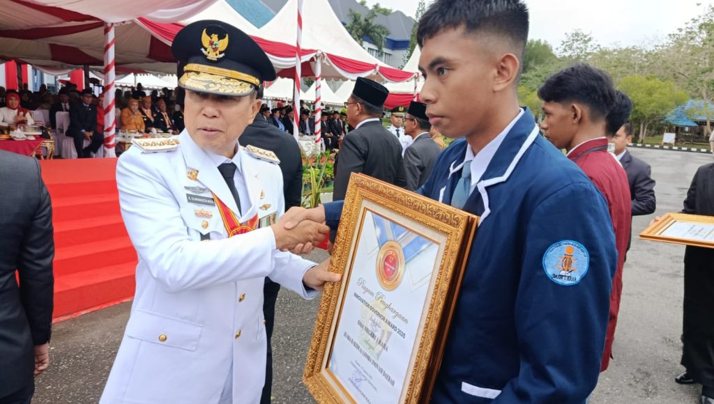 Enam ASN Sultra Dianugerahi Satyalancana, Empat Pelajar Juara Lomba Inovasi