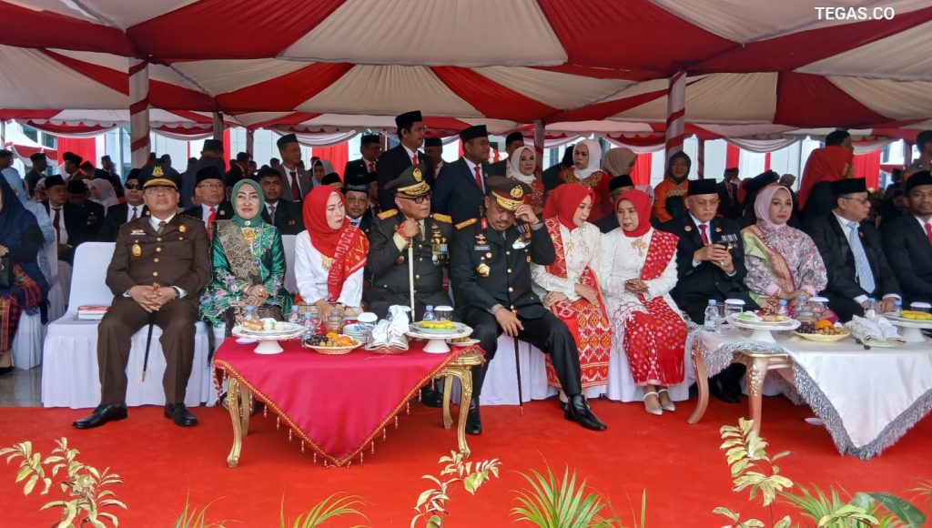 Ketua DPRD Sultra Bacakan Naskah Proklamasi, Wakil Ketua Teks Pancasila, Gubernur Inspektur 
