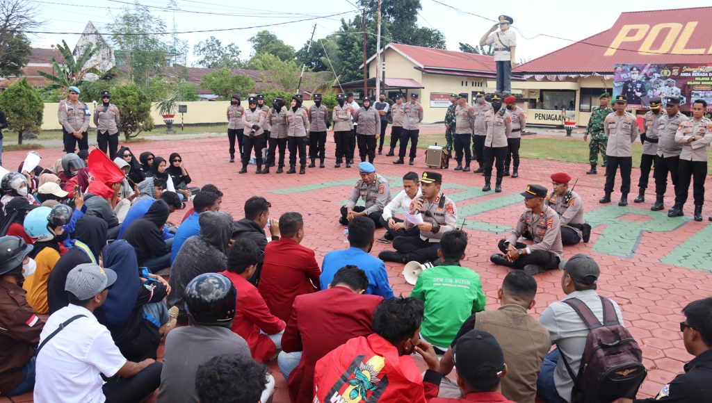 Aliansi OKP Cipayung Plus Baubau Gelar Aksi di Depan Polres, Sampaikan 18 Tuntutan
