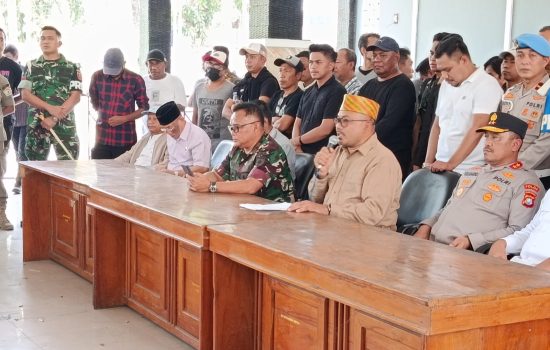 Aksi Damai Gerbang Kota dan Serikat Buruh, DPRD Sultra Terima Empat Poin Tuntutan