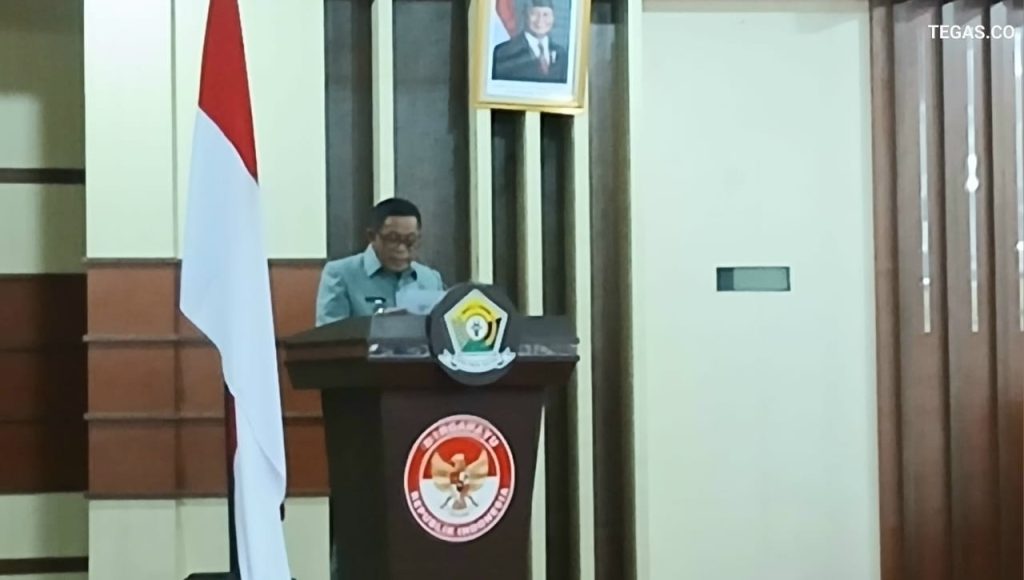Wagub Sultra Serahkan Dokumen Raperda Perubahan APBD 2025 ke DPRD
