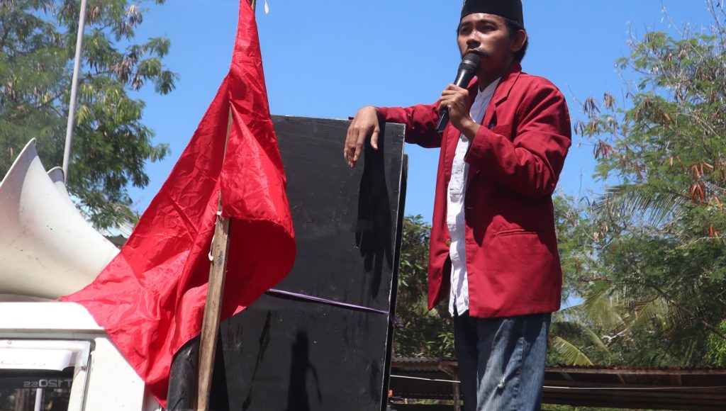 Demo Mahasiswa ITBM Wakatobi Minta Pengelolaan Kampus Transparan