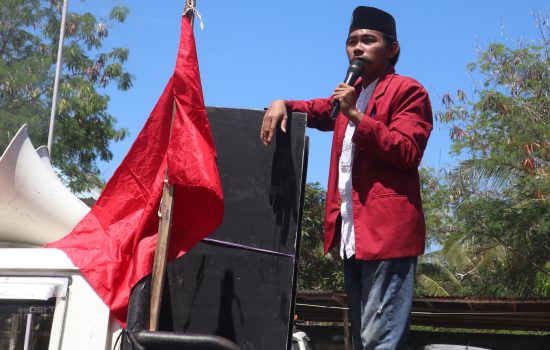 Demo Mahasiswa ITBM Wakatobi Minta Pengelolaan Kampus Transparan