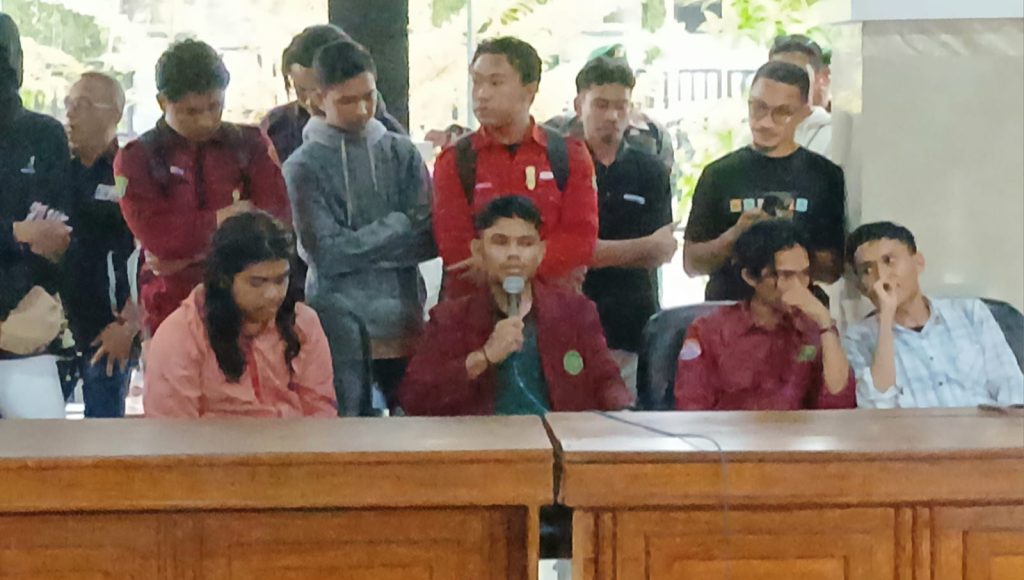 Mahasiswa UMK Kendari Tuntut Reformasi Polri, Kapolda Sultra Klaim Reformasi Serius Diakselerasi
