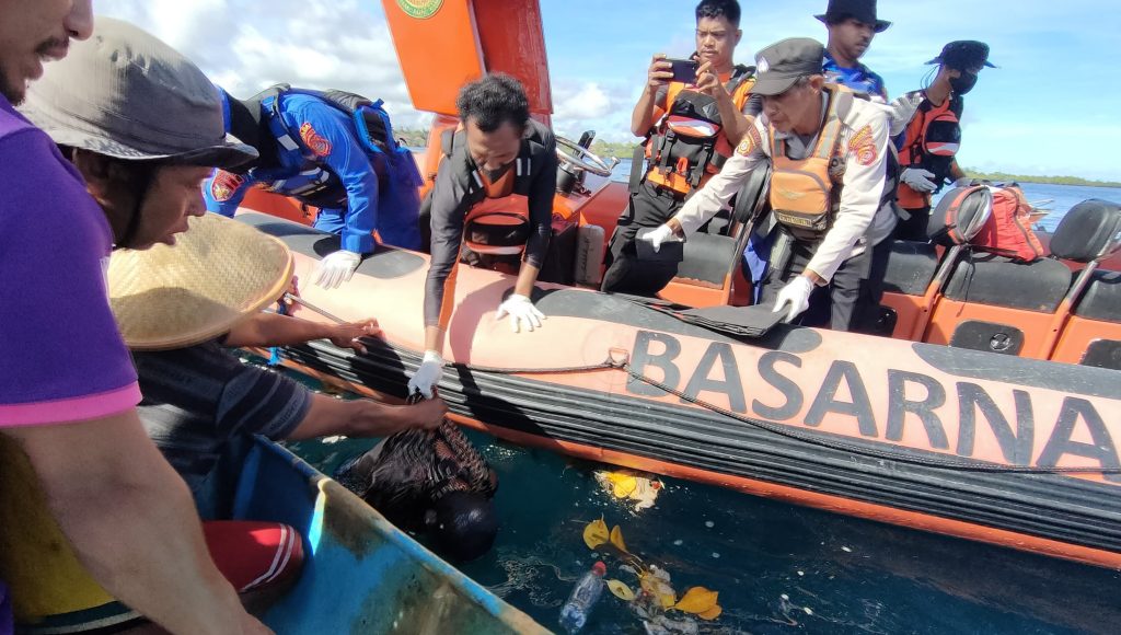 Longboat Ditabrak Kapal Tongkang di Perairan Muna, Satu Korban Ditemukan Meninggal, Satu Masih Dicari