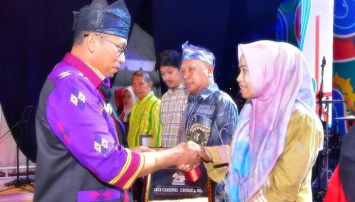 Dari Motif ke Identitas: Perjalanan Ade Mardiya Mengangkat Tenun Buton