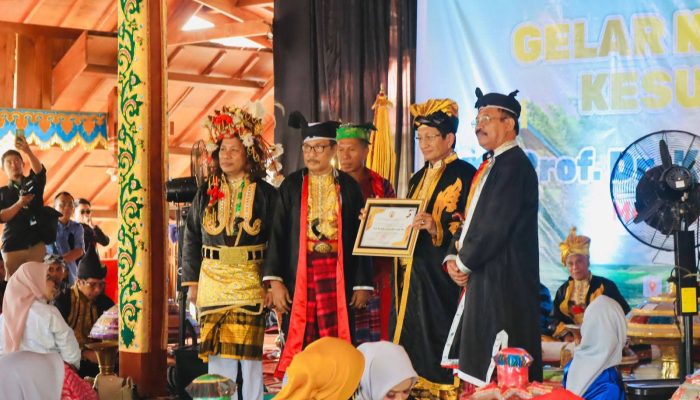 Sultan Buton Tetapkan Menteri Agama RI sebagai Kerabat Adat Kesultanan