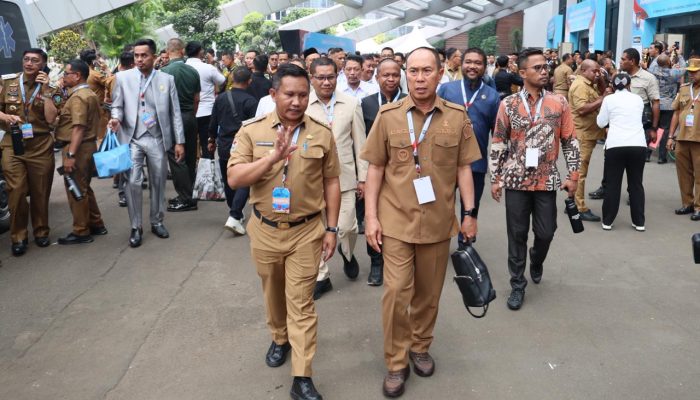 Sambut Gerakan Indonesia Asri, Gubernur Sultra Instruksikan Penertiban Baliho dan Kabel Semrawut