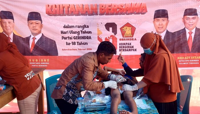 Peringati HUT Gerindra ke-18, La Isra Gelar Sunatan Massal Bagi Warga Kurang Mampu di Muna