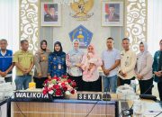 Pastikan Perlindungan Anak, Wali Kota Kendari Serahkan Fatimah Nur Cahaya ke Orang Tua Asuh