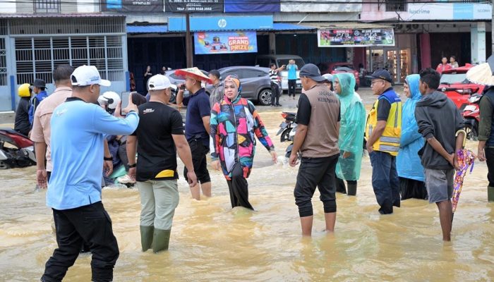 Wali Kota Kendari Tinjau Lokasi Banjir, Dorong Kolaborasi Lintas Pemerintah