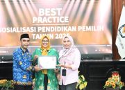 KPU Wakatobi Terima Penghargaan Best Practice Peringkat Pertama