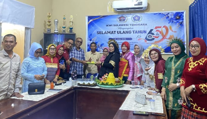 Keren! IKWI Sultra Masuk Deretan Busana Adat Nusantara Terbaik di HUT IKWI ke-65