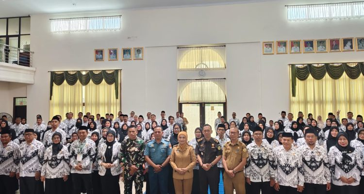 Wawali Baubau: Guru Harus Jadi Garda Terdepan Pembentuk Karakter Bangsa di Era Digital