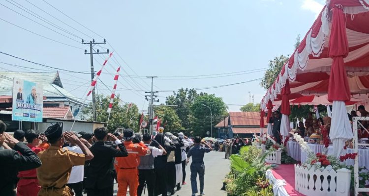 Karang Taruna Tampil Atraktif, Hidupkan Semarak Gerak Jalan Indah HUT ke-81 RI