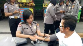 Sambut HUT Polwan ke-69, Polwan DIY Bagi-bagi Vitamin
