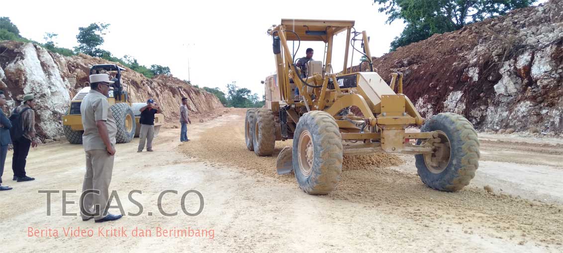 Bupati Buteng Minta Bongkar Pengerasan Jalan Berlumpur di Labungkari