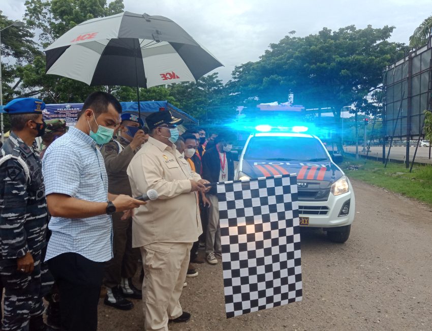 Gubernur Sultra saat pelepasan relawan
