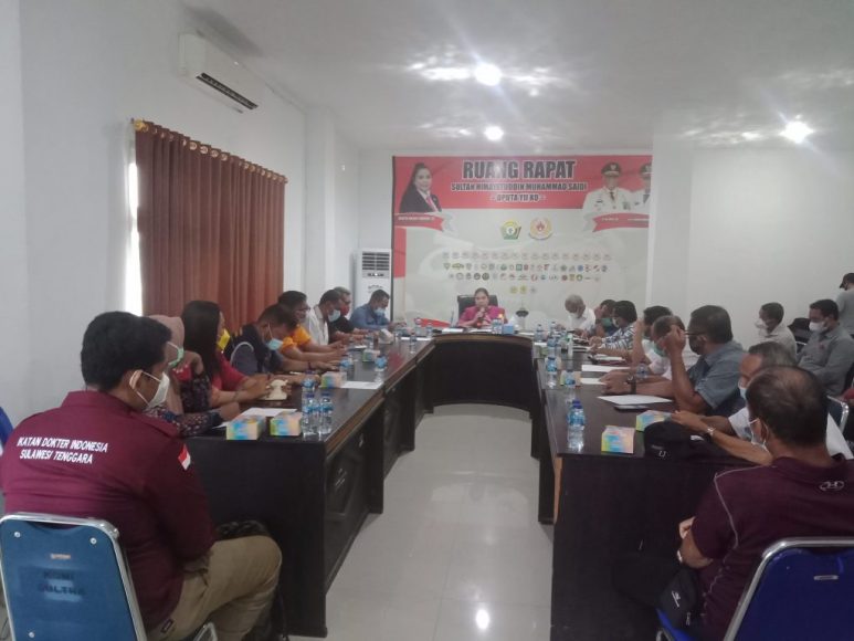Ketum) KONI Prov. Sultra, Agista Ariany Bombay di ruang rapat KONI Sultra