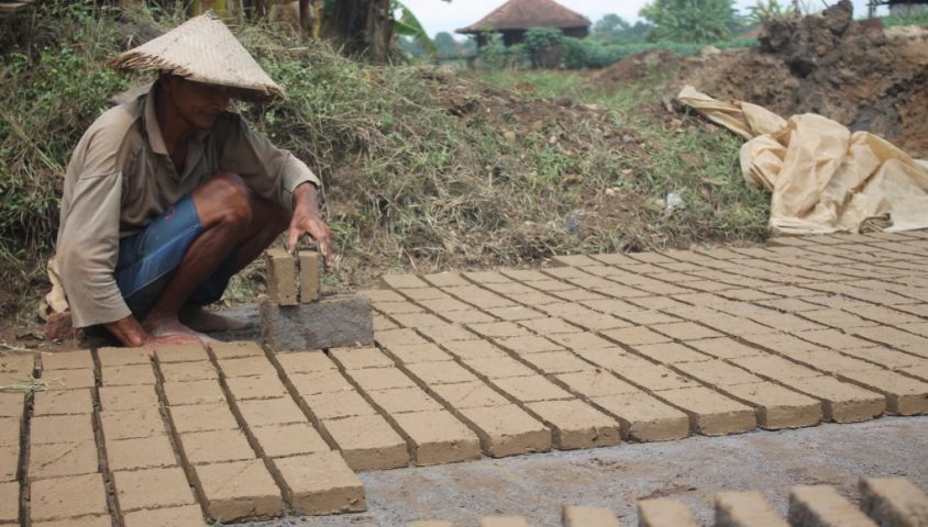 Hujan, Produksi Batu Bata di Jepara Menyusut 50 Persen